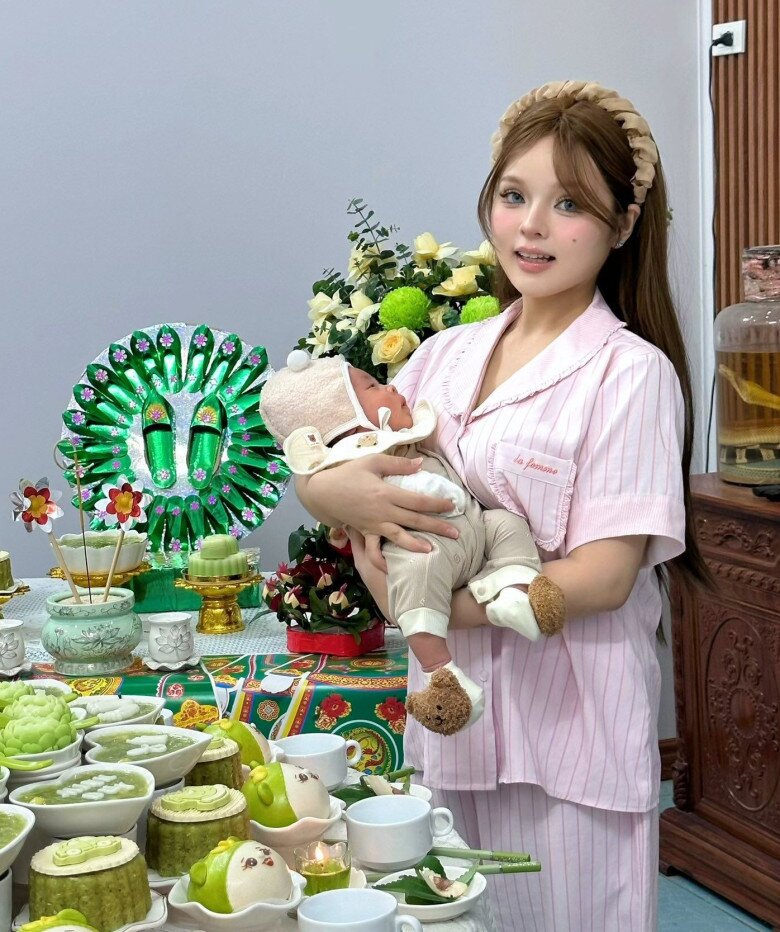 Thanh niên Việt đi làm về thấy một em gái như búp bê Nga bế con mình trên giường, dân tình xuýt xoa khen “sướng” - 5