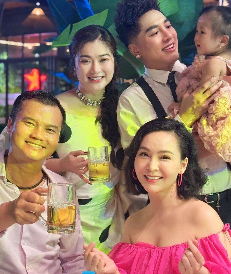 Va phải "sít rịt" ở sân golf, hot girl Đà Lạt được bạn trai tặng 15 sổ tiết kiệm, dính bầu 2 lần trong 2 năm - 8