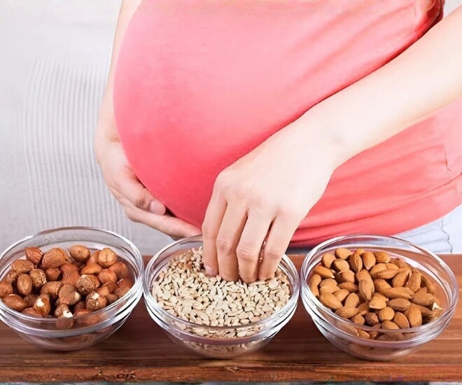 Mẹ bầu vừa lo Tết lên cân vừa sợ con thiếu canxi ảnh hưởng sau này: Cách đơn giản để giúp mẹ vừa chắc xương, con phát triển - 1