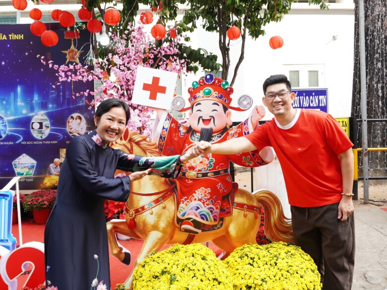 Y bác sĩ ở TP.HCM “xây sắc xuân” cho bệnh nhân, chiến binh K vượt nỗi đau, cùng nhau mừng Tết Bính Ngọ - 5