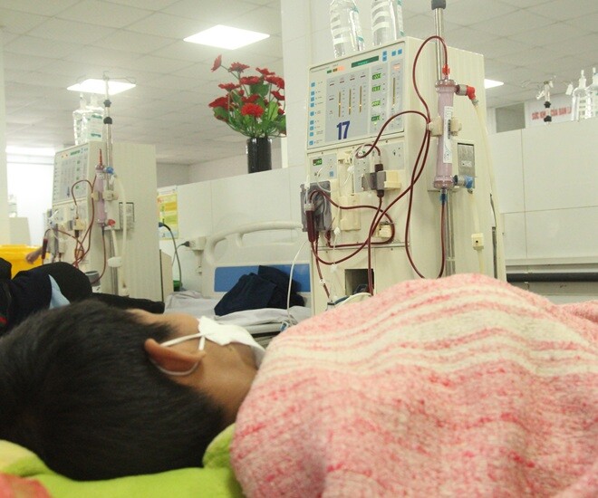Mỗi tháng kiếm được hơn 50 triệu, chàng trai trẻ chưa kịp vui thì thận đã teo, phải sống nhờ chạy thận - 1