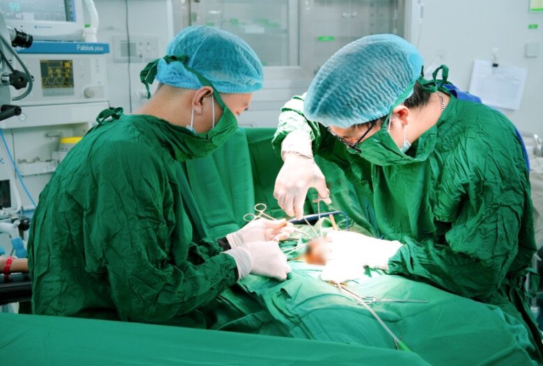 Đau vùng kín suốt 2 ngày, nam sinh 14 tuổi ở Hà Nội buộc cắt bỏ một bên tinh hoàn - 2