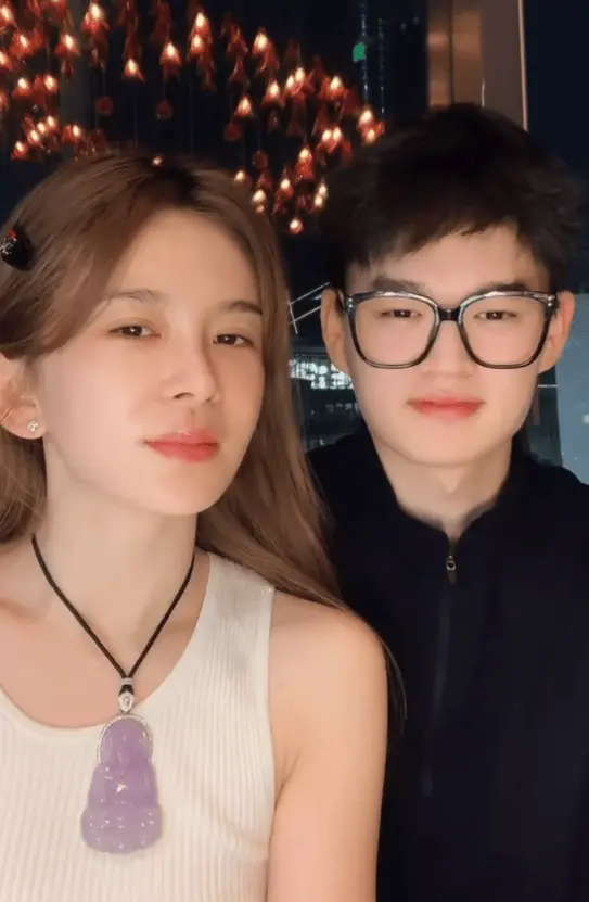 “Chị đẹp” thích diện đầm xuyên thấu yêu toàn trai trẻ đáng tuổi cháu, cưới và ly hôn chỉ trong 3 ngày - 5