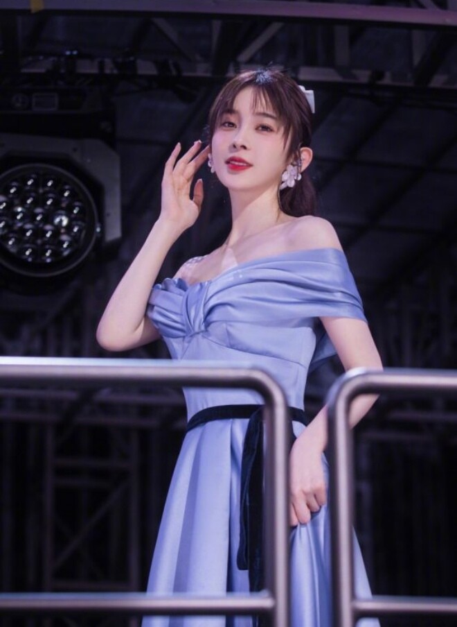 “Chị đẹp” thích diện đầm xuyên thấu yêu toàn trai trẻ đáng tuổi cháu, cưới và ly hôn chỉ trong 3 ngày - 2