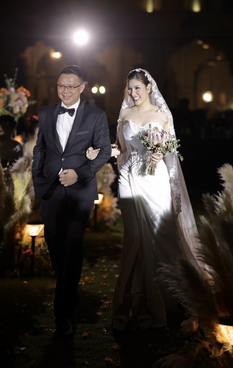 Nữ sale BĐS kể chiến thuật “cưa đổ” nam khách hàng người Malaysia, cưới 2 năm được chồng cưng chiều hết mực - 6