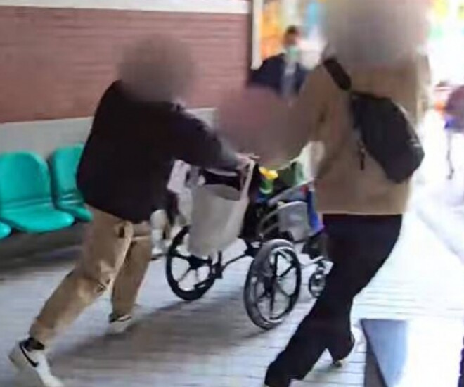 Cụ ông 102 tuổi lén đăng ký kết hôn với bảo mẫu kém 34 tuổi, hàng xóm tiết lộ sự thật - 1