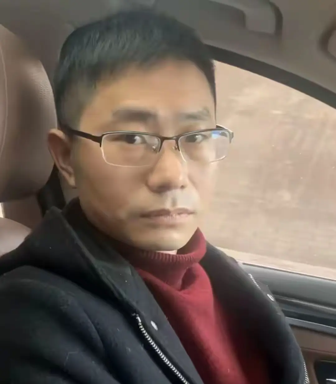 Dọn ô tô gia đình, người vợ choáng váng khi thấy báo cáo y tế lạ, càng sốc hơn khi thấy cái tên trên đó - 3