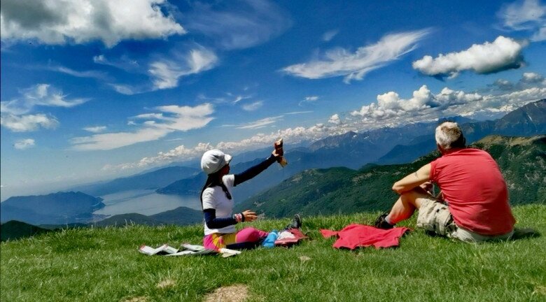 Được bạn trai Thụy Sĩ hơn 10 tuổi cầu hôn qua mạng, chị đẹp U50 lén xuất ngoại lấy chồng - 5