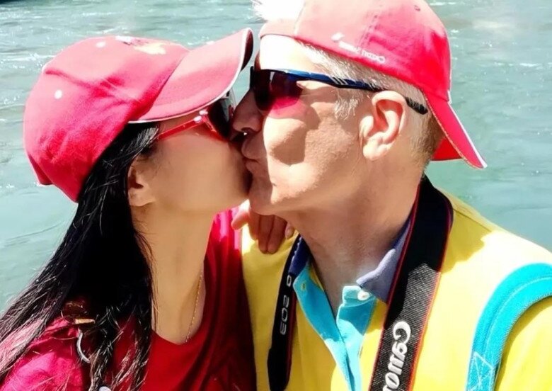 Được bạn trai Thụy Sĩ hơn 10 tuổi cầu hôn qua mạng, chị đẹp U50 lén xuất ngoại lấy chồng - 2