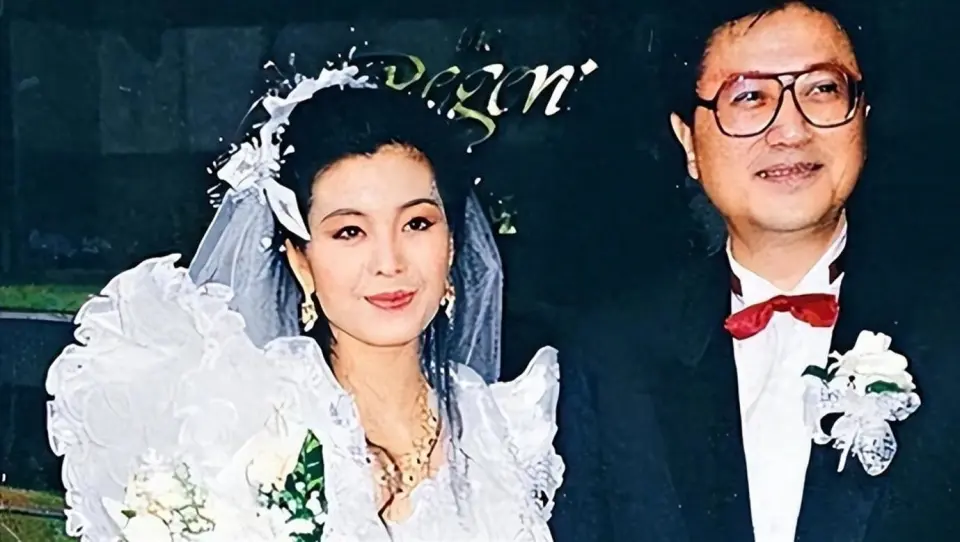 Hoa hậu lấy tỷ phú đáng tuổi bố, cưới 13 ngày thành góa phụ, "đành" hẹn hò với 30 bạn trai để quên sầu - 2