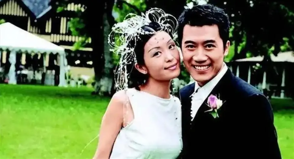 Hoa hậu lấy tỷ phú đáng tuổi bố, cưới 13 ngày thành góa phụ, "đành" hẹn hò với 30 bạn trai để quên sầu - 5