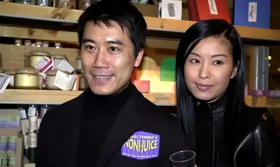 Hoa hậu lấy tỷ phú đáng tuổi bố, cưới 13 ngày thành góa phụ, "đành" hẹn hò với 30 bạn trai để quên sầu - 6