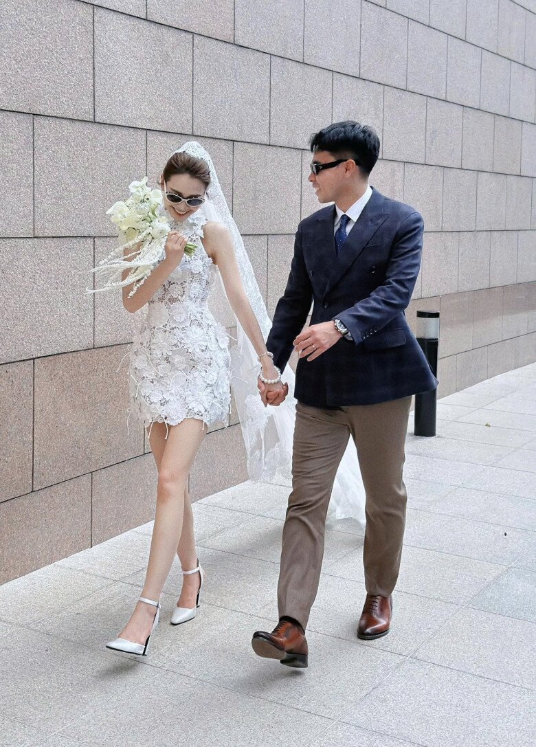 MC Mù Tạt rạng rỡ bên tiền vệ Đức Huy trong lễ ăn hỏi, dở khóc dở cười khi bố mẹ chồng chỉ trao vàng cho con dâu - 4