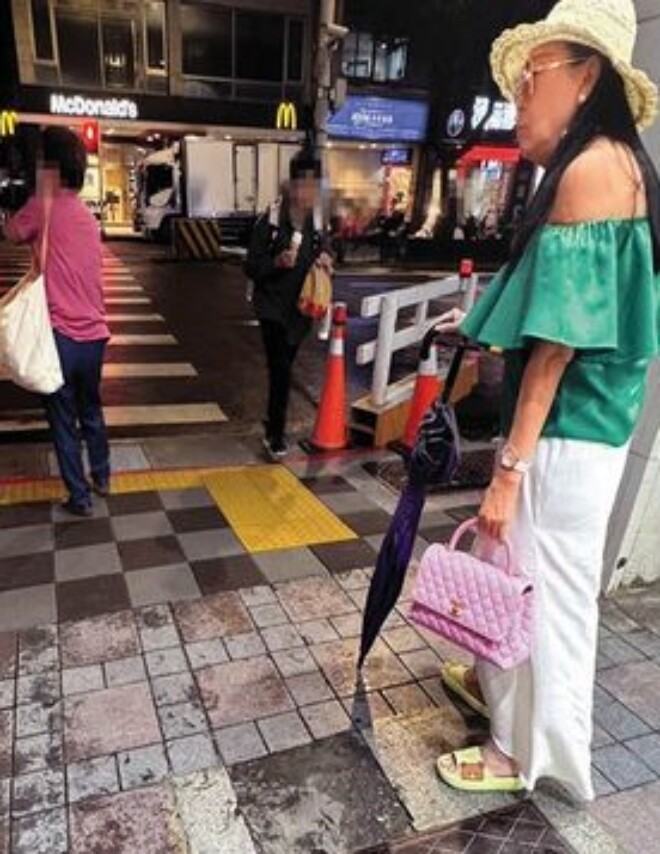 Mỹ nhân 23 tuổi thành tỷ phú sau khi chồng đột ngột qua đời, U70 giờ 6 đời chồng vẫn muốn tìm "trai tân" - 5