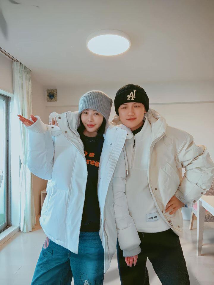 “Nữ hoàng gợi cảm” cưới chồng tài xế xe công nghệ kém 15 tuổi, phát ngôn gây tranh cãi về hôn nhân không tình dục - 2