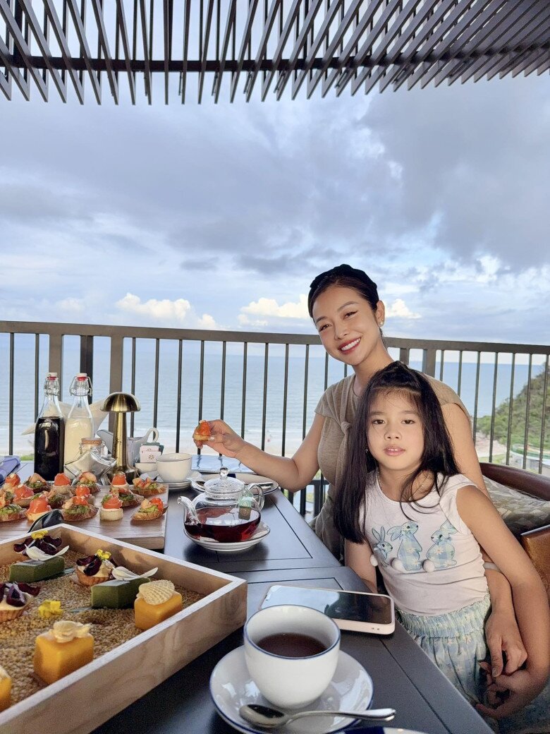 2 con gái Jennifer Phạm chuẩn "tiểu thư cành vàng": Quốc tịch Mỹ học trường quốc tế, được bà nội quyền lực yêu chiều - 6