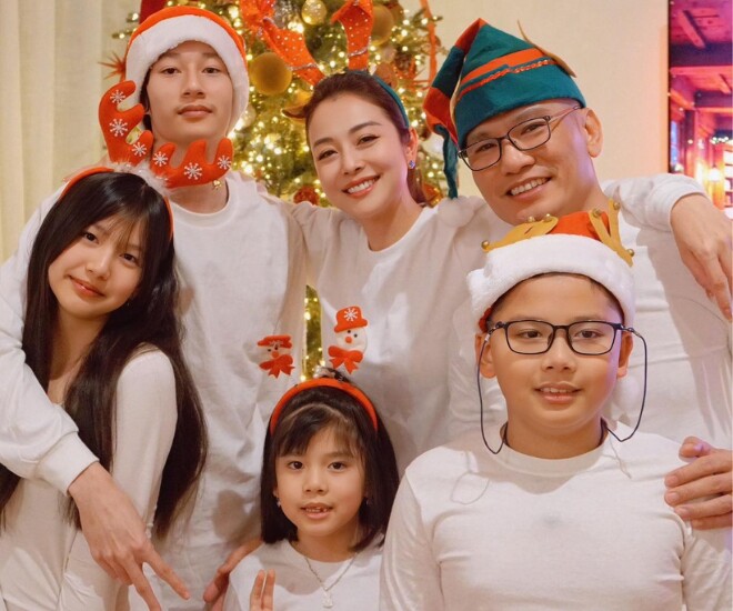 2 con gái Jennifer Phạm chuẩn "tiểu thư cành vàng": Quốc tịch Mỹ học trường quốc tế, được bà nội quyền lực yêu chiều - 1