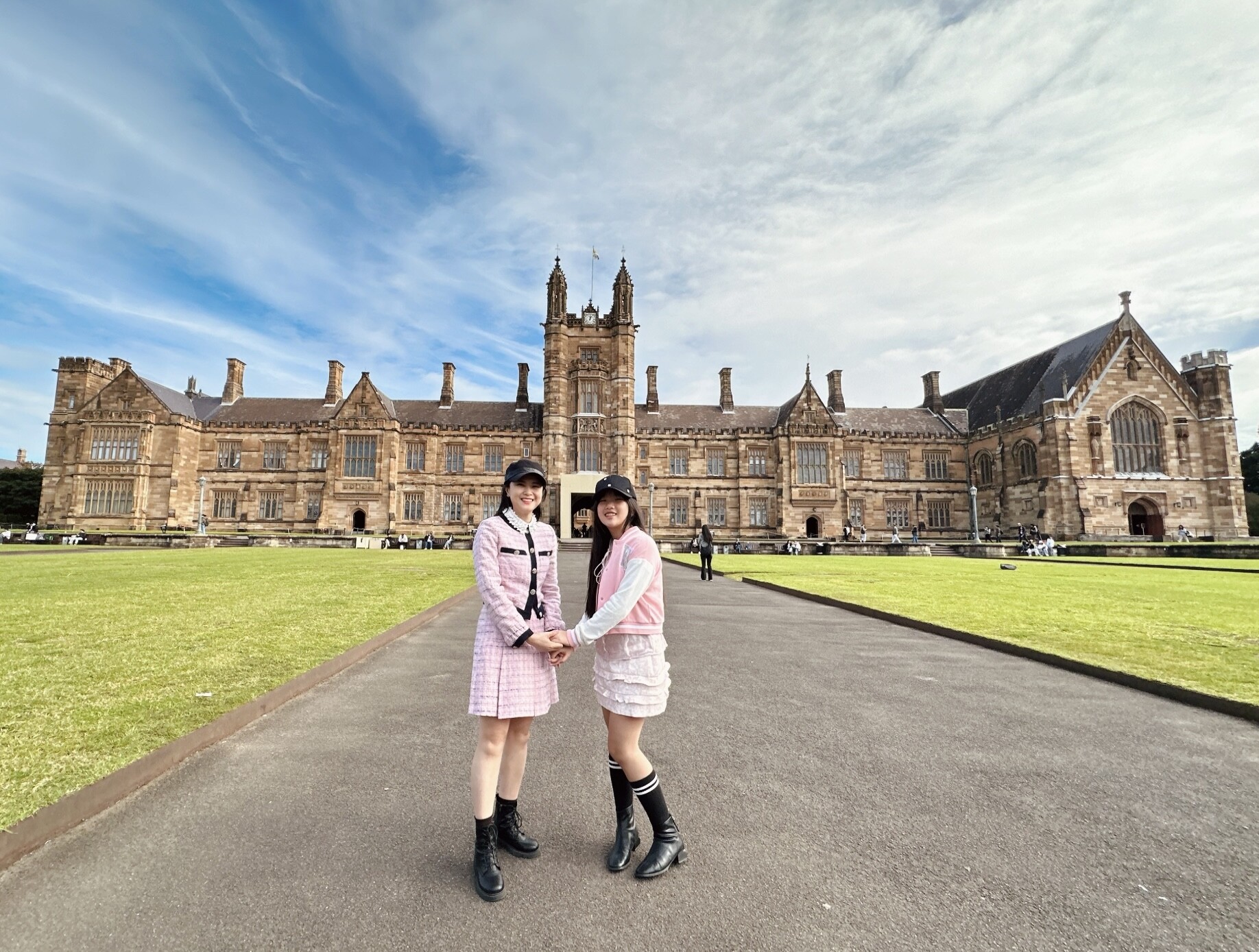 Bé gái chúc Tết bằng 20 thứ tiếng nay thành thiếu nữ xinh đẹp, là ái nữ của BTV nổi tiếng trên VTV - 10