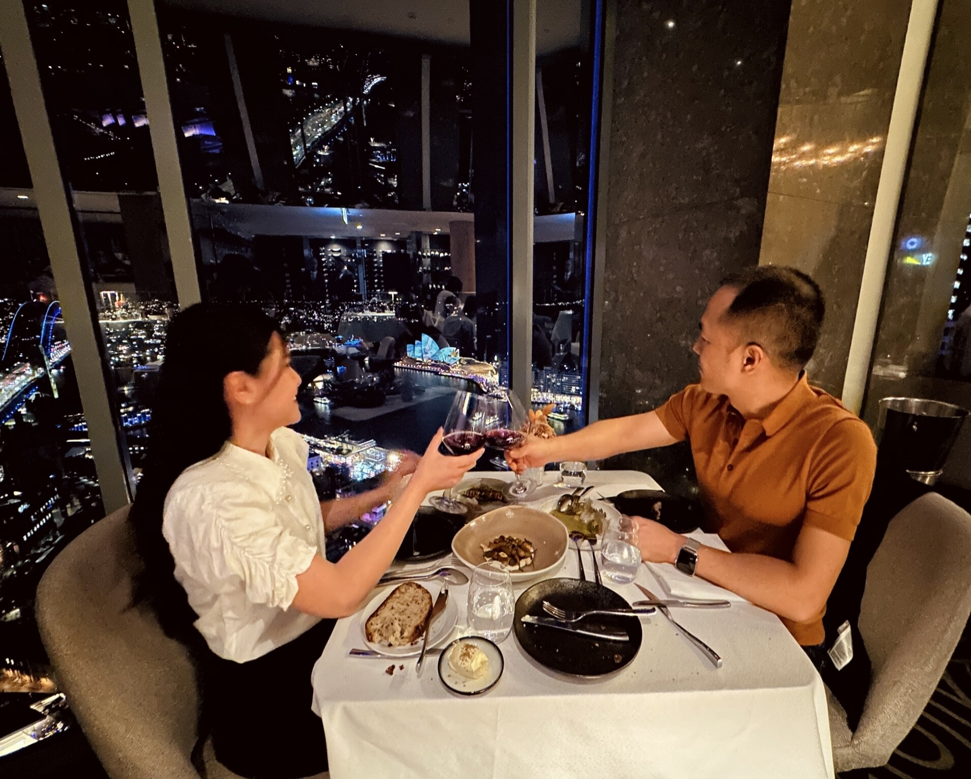 Bé gái chúc Tết bằng 20 thứ tiếng nay thành thiếu nữ xinh đẹp, là ái nữ của BTV nổi tiếng trên VTV - 12