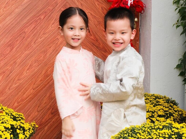 Bé Lisa nhà Hồ Ngọc Hà tập yoga uốn cong người như làm xiếc, tay chân "dài ngoằng" chuẩn gen mẹ - 10