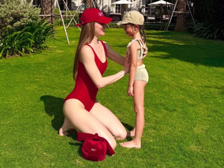 Bé Lisa nhà Hồ Ngọc Hà tập yoga uốn cong người như làm xiếc, tay chân "dài ngoằng" chuẩn gen mẹ - 8