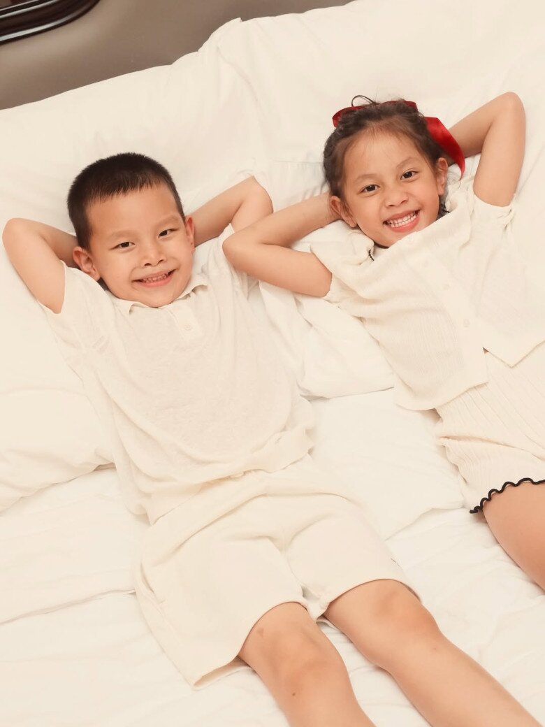 Bé Lisa nhà Hồ Ngọc Hà tập yoga uốn cong người như làm xiếc, tay chân "dài ngoằng" chuẩn gen mẹ - 12