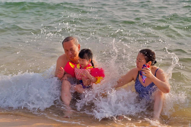 Bố chồng Đặng Thu Thảo bế cháu nội dự tiệc tập đoàn, 3 "thiên thần nhỏ" nhà hoa hậu đều xinh yêu - 3