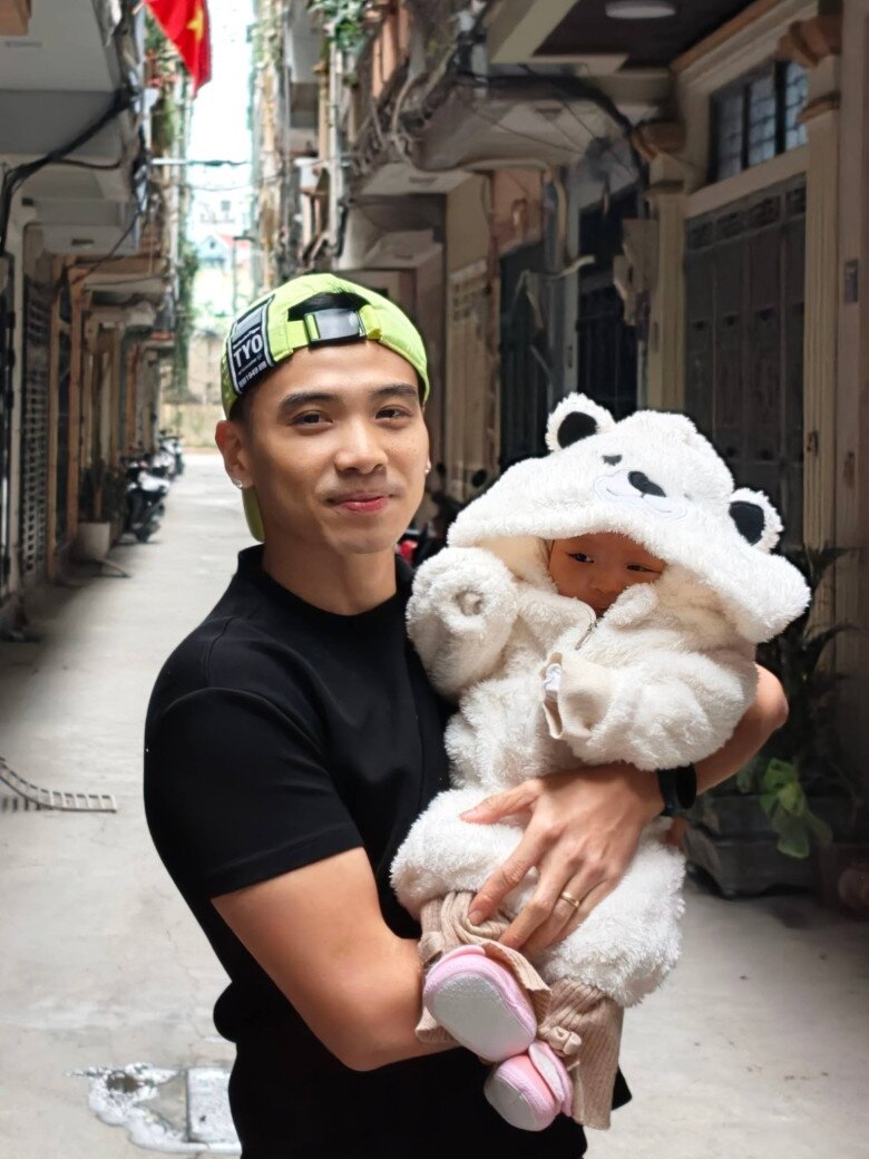 Bố chồng Hoa hậu H'Hen Niê sang nhà thăm cháu nội, em bé Ê Đê nay chân dài bụ sữa trông cực yêu - 8