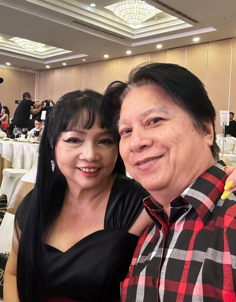 Bố mẹ chồng Khánh Thi tình tứ dự tiệc của học viện con dâu, tự hào vì có 3 cháu nội đẹp mắt - 3