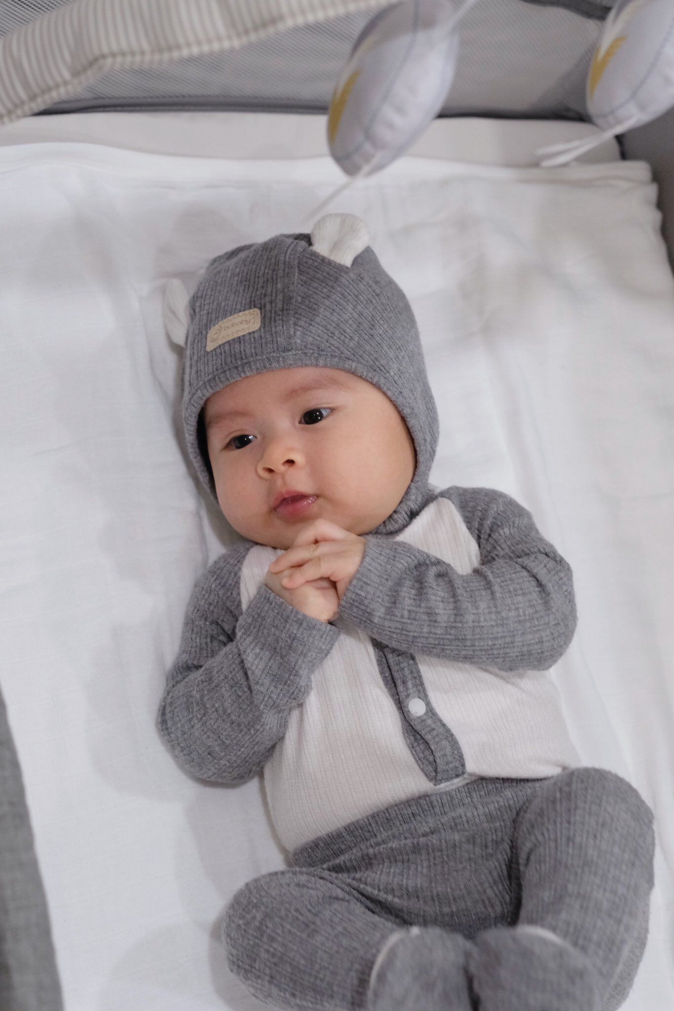 Con trai Ngọc Hân xem bố xuất hiện trên thời sự, chưa tròn tuổi đã được đoán kế nghiệp làm việc trong ngành ngoại giao - 6