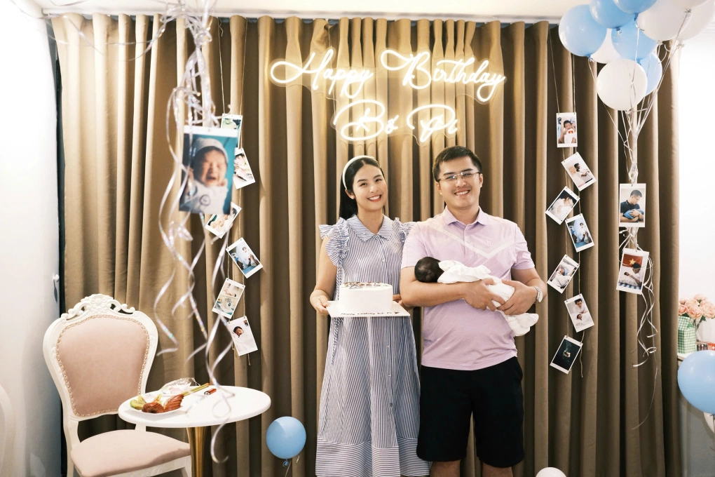 Con trai Ngọc Hân xem bố xuất hiện trên thời sự, chưa tròn tuổi đã được đoán kế nghiệp làm việc trong ngành ngoại giao - 9