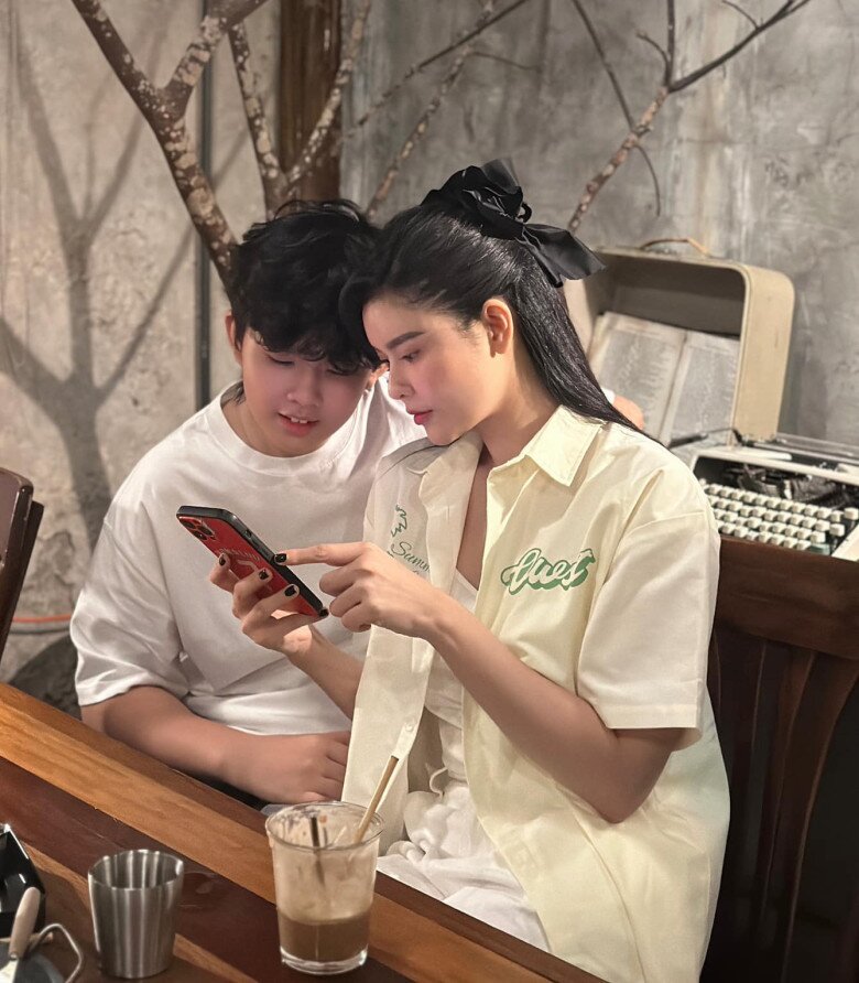 Con trai Trương Quỳnh Anh dậy thì chuẩn "bản sao" của Tim: Cao ngưỡng 1m9, là chỗ dựa giúp mẹ vượt biến cố hôn nhân - 6