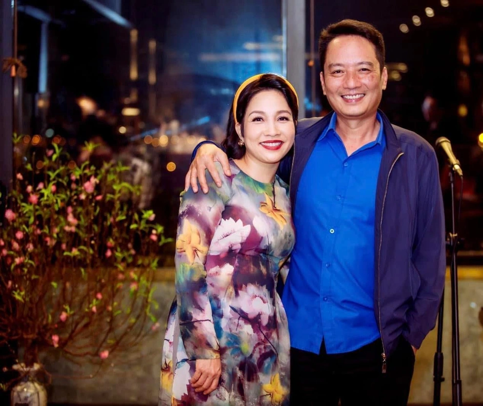 Diva Mỹ Linh kỷ niệm 28 năm ngày cưới với nhạc sĩ Anh Quân: "Có 3 đứa con nay sắp thành 5 đứa" - 10