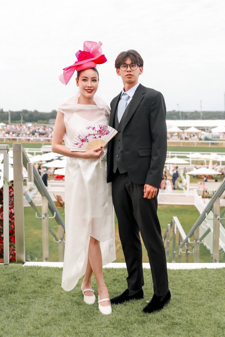 Hà Kiều Anh khoe con trai tròn 18 tuổi cao hơn mẹ, quý tử du học 3 tỷ/năm nay chuẩn bị vào đại học - 4