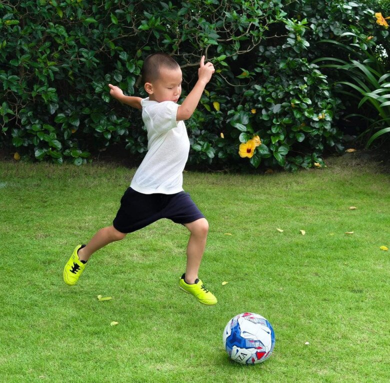 Hồ Ngọc Hà thông báo "tuyển dâu" cho con trai, quý tử tuấn tú từ bé nay rõ nét là "bản sao" của bố - 8