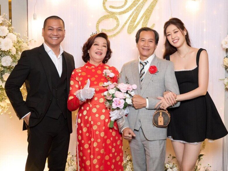 Khánh Vân rơi nước mắt khi đón sinh nhật với chồng hơn 17 tuổi, nhiếp ảnh gia khoe tài nấu ăn dỗ ngọt vợ - 9