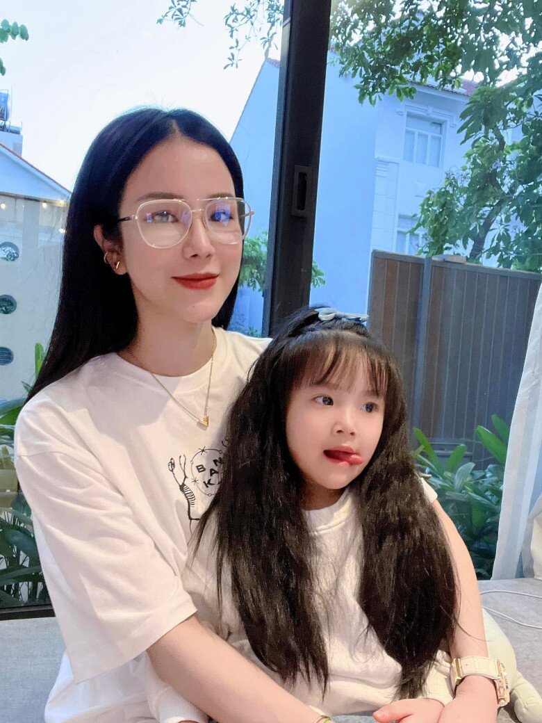 Khó tin khi nhìn cảnh Diệp Lâm Anh lên trường đón con, bé Boorin nay rõ nét là "bản sao" của bố thiếu gia - 6