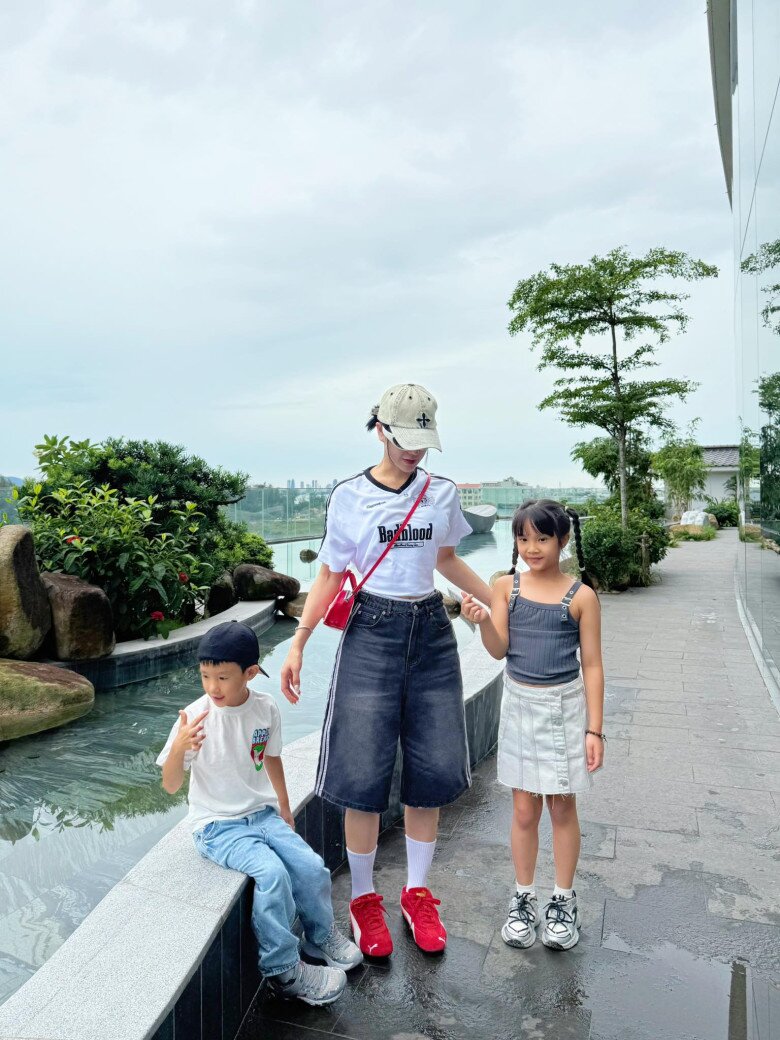 Khó tin khi nhìn cảnh Diệp Lâm Anh lên trường đón con, bé Boorin nay rõ nét là "bản sao" của bố thiếu gia - 11