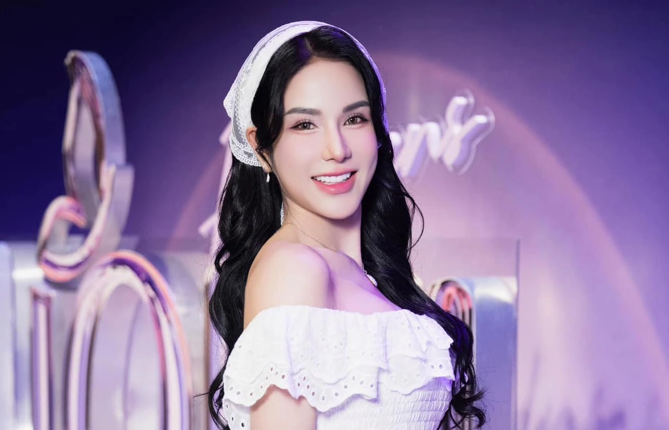 Khó tin khi nhìn cảnh Diệp Lâm Anh lên trường đón con, bé Boorin nay rõ nét là "bản sao" của bố thiếu gia - 14