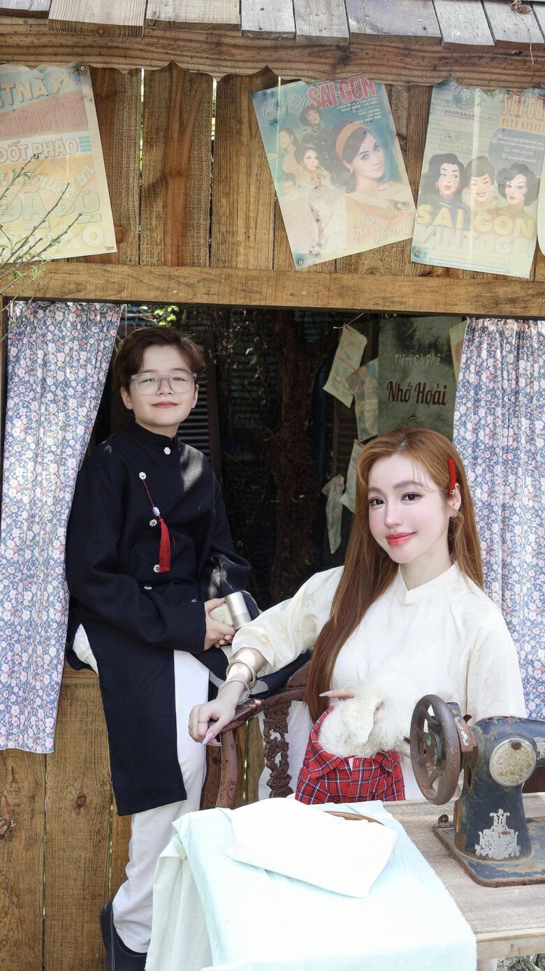 Không nhận ra Alfie Túc Mạch nhà Elly Trần sau thời gian "giấu kín", cậu bé lai Tây nay điển trai cực hút mắt - 2