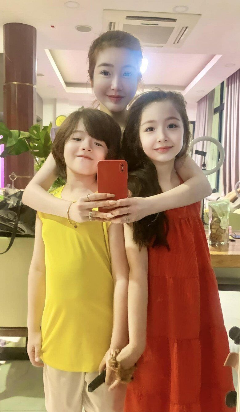 Không nhận ra Alfie Túc Mạch nhà Elly Trần sau thời gian "giấu kín", cậu bé lai Tây nay điển trai cực hút mắt - 8