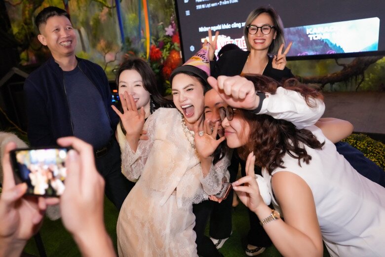 NSND trẻ nhất Việt Nam đón sinh nhật 15+ bên chồng kín tiếng, hưởng cuộc sống hôn nhân ngọt ngào trong biệt phủ 8.000m2 - 3