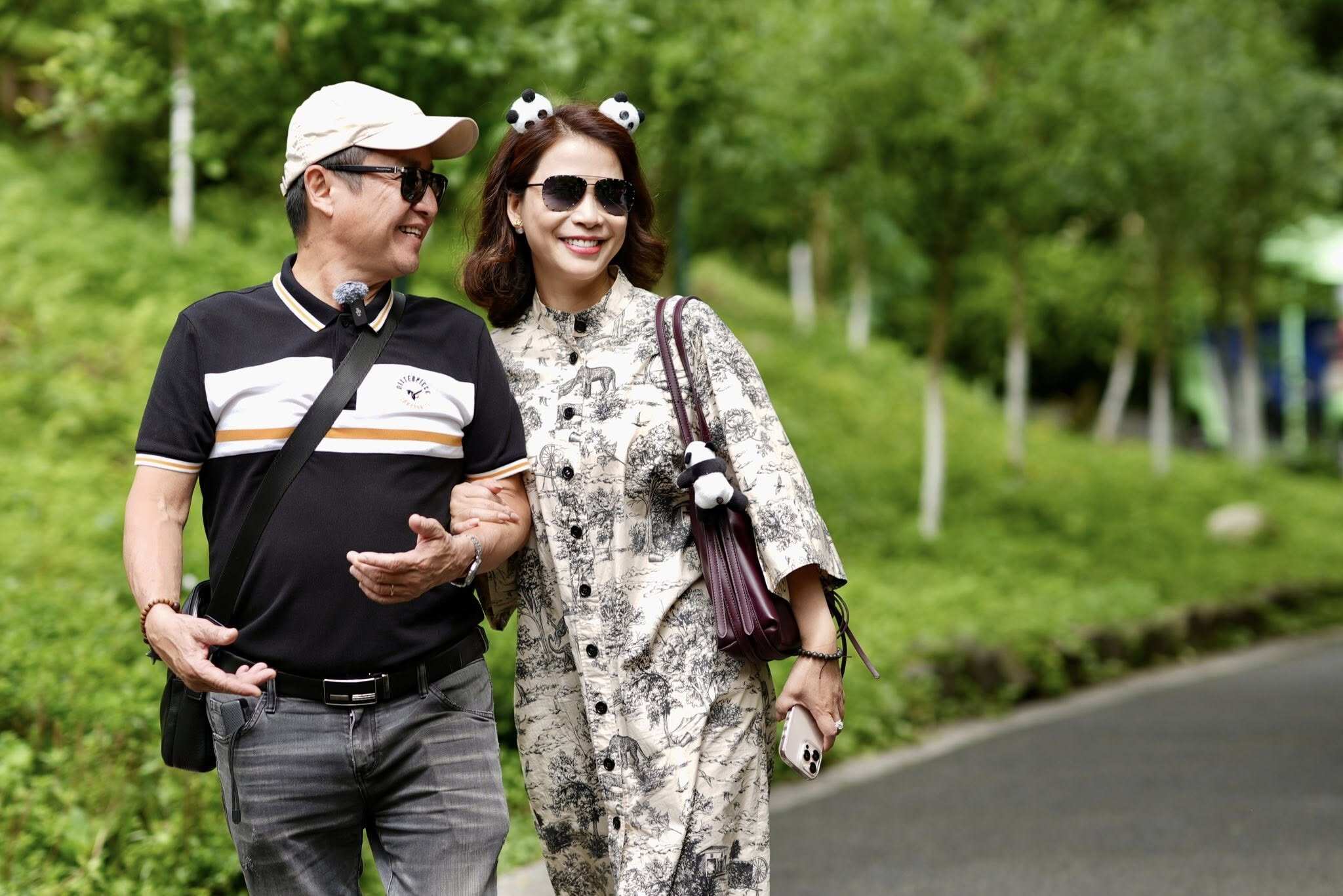 NSƯT Chí Trung đón Tết đoàn viên bên gia đình người yêu kém 18 tuổi, hòa thuận với con riêng của bạn đời - 9