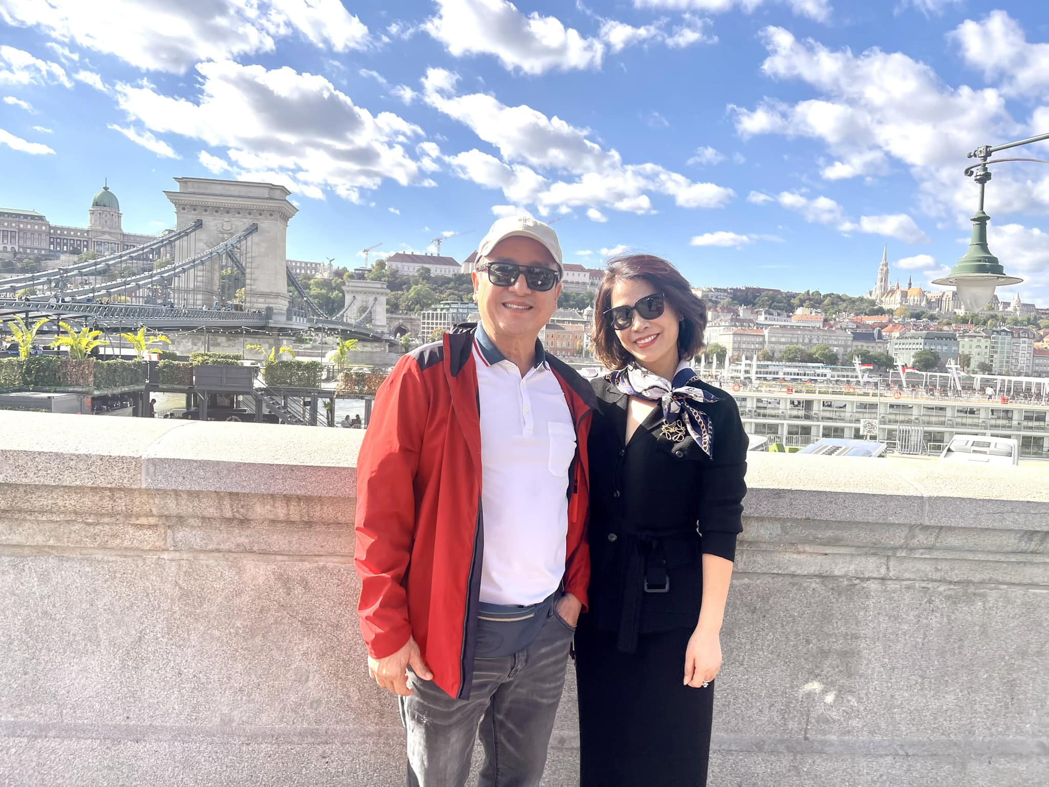 NSƯT Chí Trung đón Tết đoàn viên bên gia đình người yêu kém 18 tuổi, hòa thuận với con riêng của bạn đời - 11