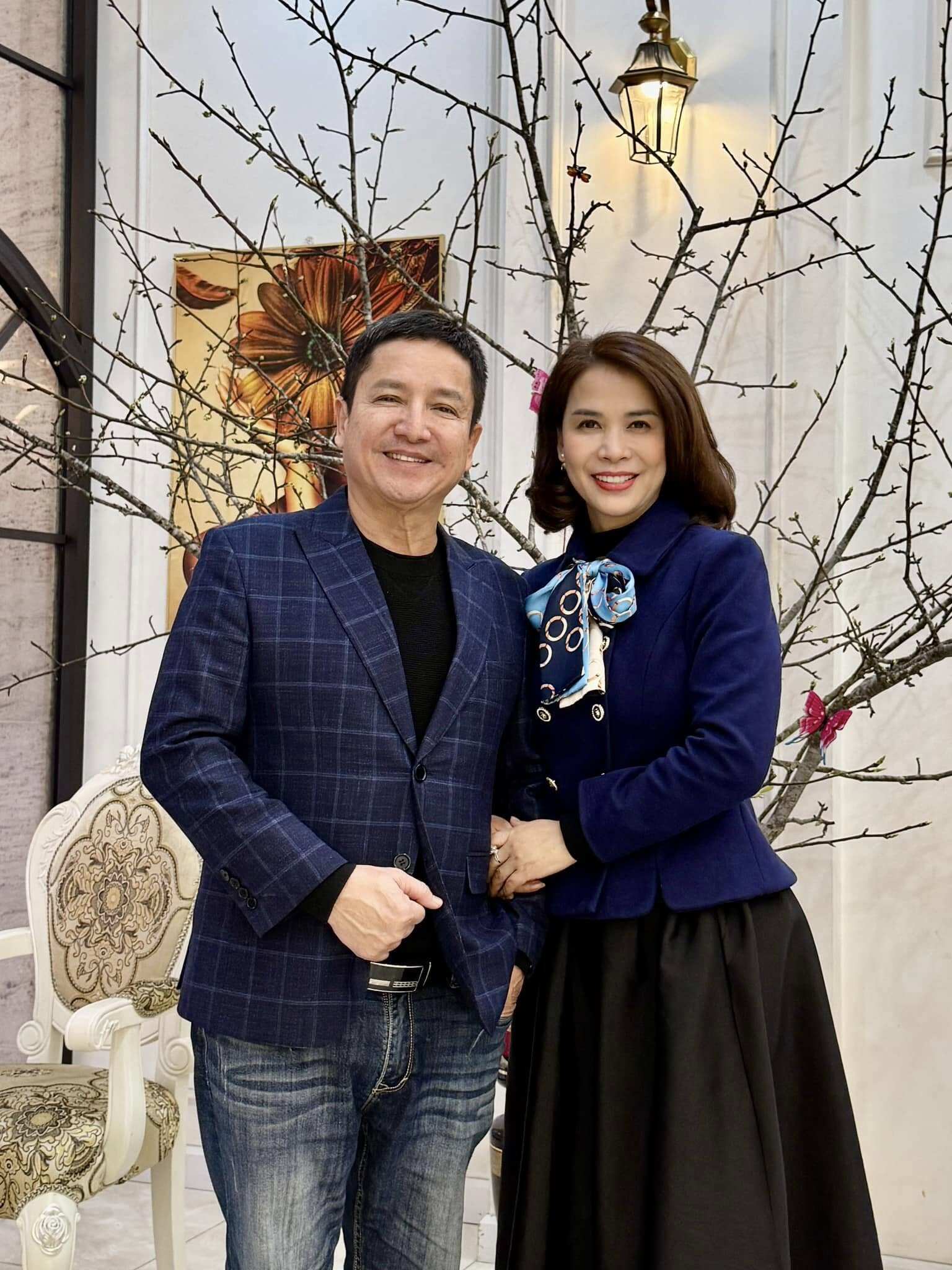 NSƯT Chí Trung đón Tết đoàn viên bên gia đình người yêu kém 18 tuổi, hòa thuận với con riêng của bạn đời - 8