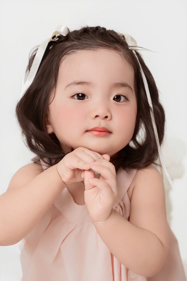 Phan Hiển "làm việc" với út cưng vì "ăn hiếp" anh trai Kubi, bé Lisa hưởng trọn gen mẹ nay rõ nét cực xinh - 6