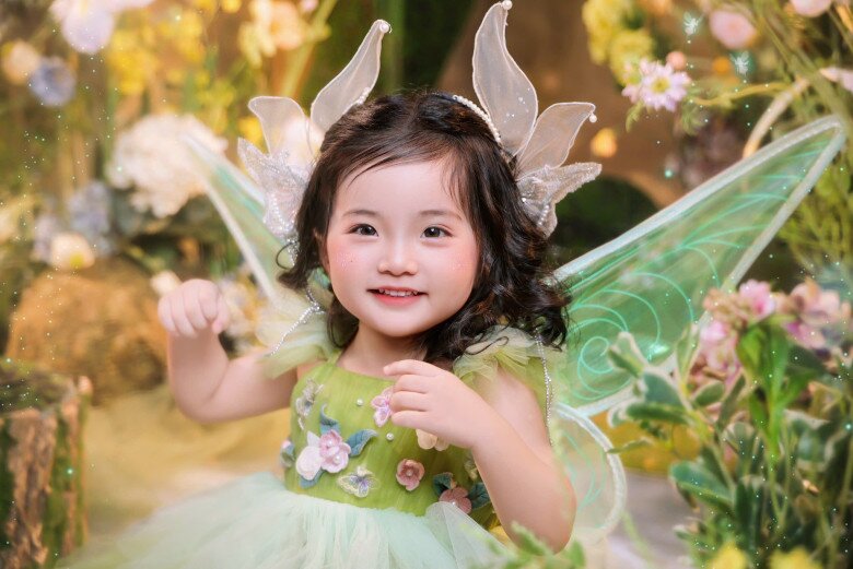 Phan Hiển "làm việc" với út cưng vì "ăn hiếp" anh trai Kubi, bé Lisa hưởng trọn gen mẹ nay rõ nét cực xinh - 5