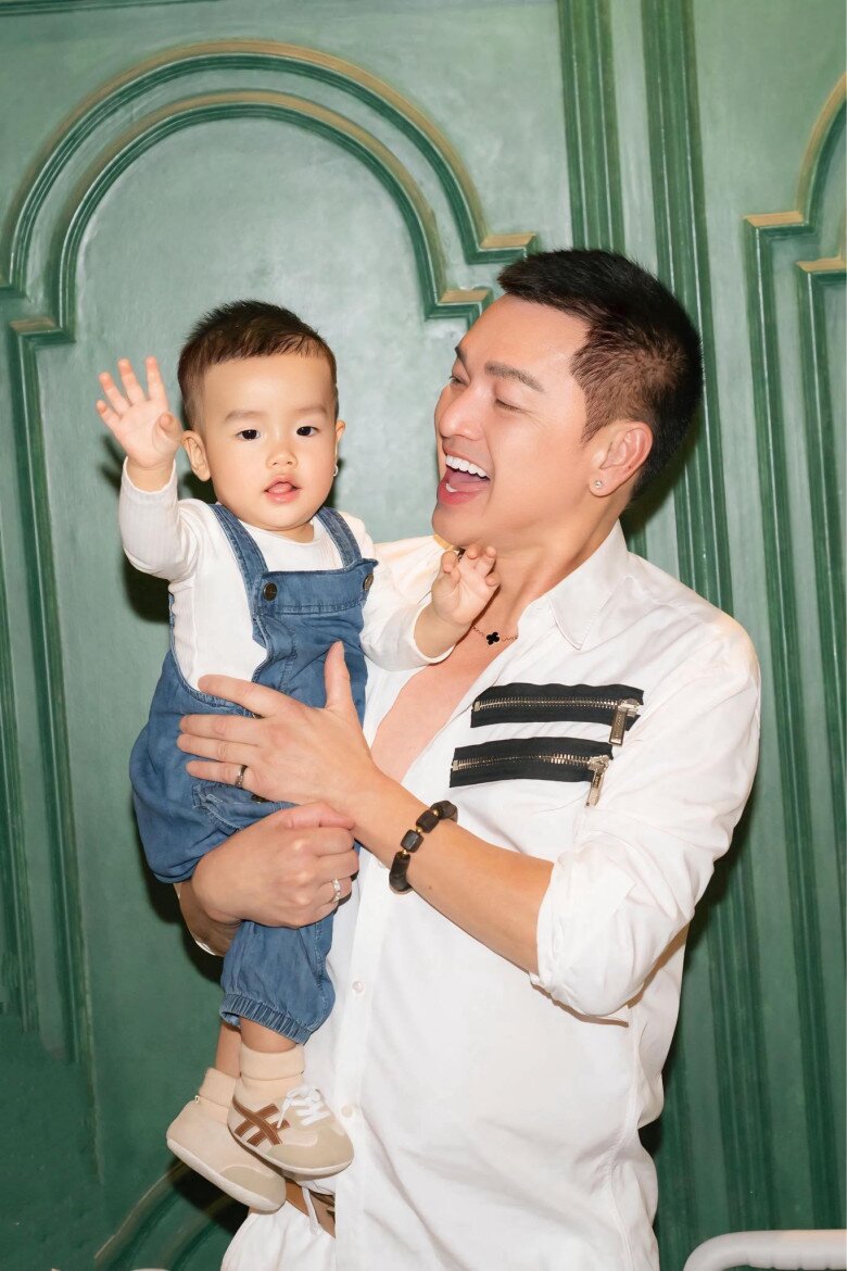 Quang Minh mừng sinh nhật con riêng của vợ: Ái nữ được bố dượng yêu chiều, nay xinh đẹp giống hệt mẹ - 9