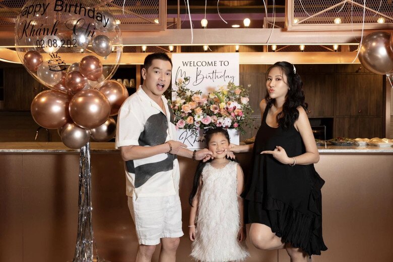 Quang Minh mừng sinh nhật con riêng của vợ: Ái nữ được bố dượng yêu chiều, nay xinh đẹp giống hệt mẹ - 4