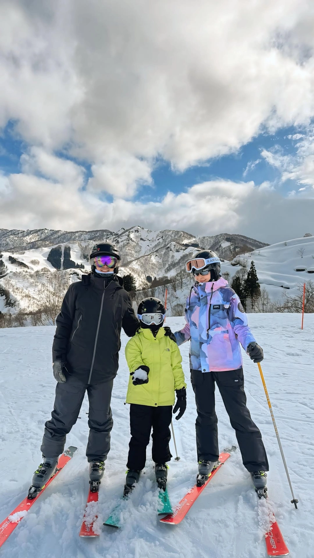 Tăng Thanh Hà mừng tiệc tất niên với thiếu gia Louis Nguyễn, cảnh vợ chồng nâng ly rượu mừng tình như lễ cưới - 9